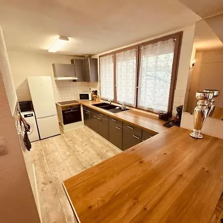 Spacieux 5 Mins De Valenciennes Et Garage Apartamento